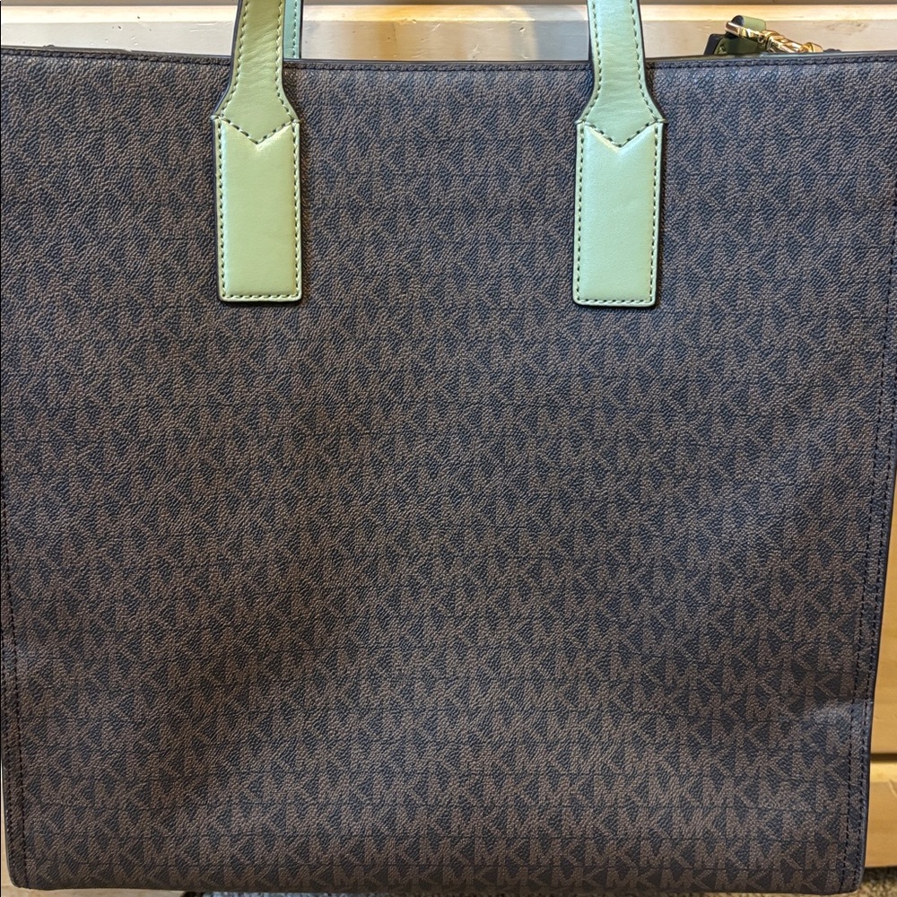 MICHAEL Michael Kors
Michael Kors Kenly Large NS
Tote - Light Sage - Picture 7 of 12